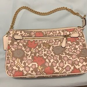 👀 RARE🌹coach wrist/shoulder mini bag beautiful print wiith rose gold chain